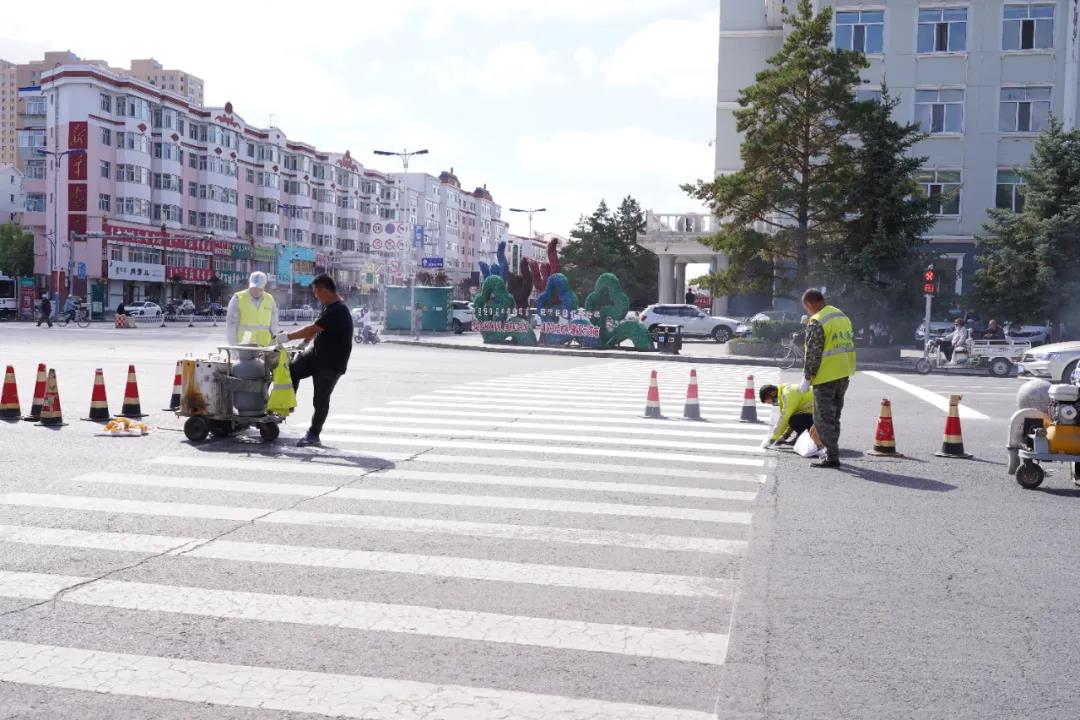 维护道路标线.jpg