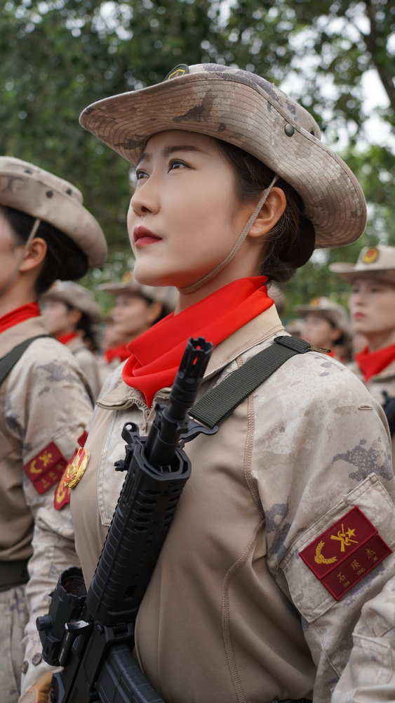 1792404871767643.jpg 参加九三阅兵仪式.jpg