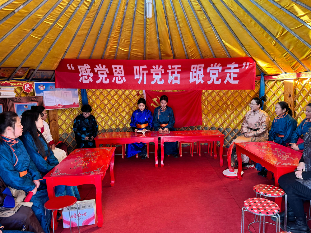 1792405004929658.jpg 组织开展草原流动党校宣讲活动.jpg
