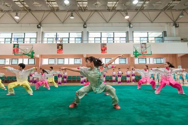 △今年暑假期间，浙江温州举行青少年学生阳光体育运动会。