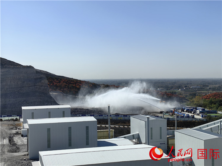 蓟州矿山生态修复项目在进行无尘爆破。人民网记者 符园园摄