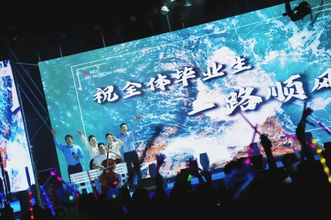 歌曲《祝你一路顺风》演出现场。供图：日照职业技术学院