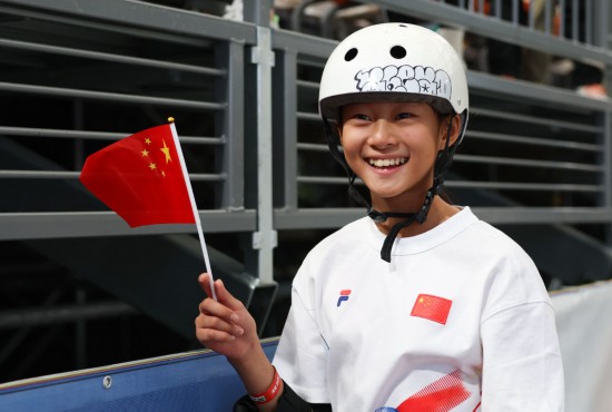 5月16日，巴黎奥运会资格系列赛上海站滑板女子碗池预赛在上海举行。图为郑好好在比赛后庆祝，她在预赛中最佳成绩为51.73分。新华社记者 王楷焱 摄